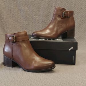 dora bootie naturalizer